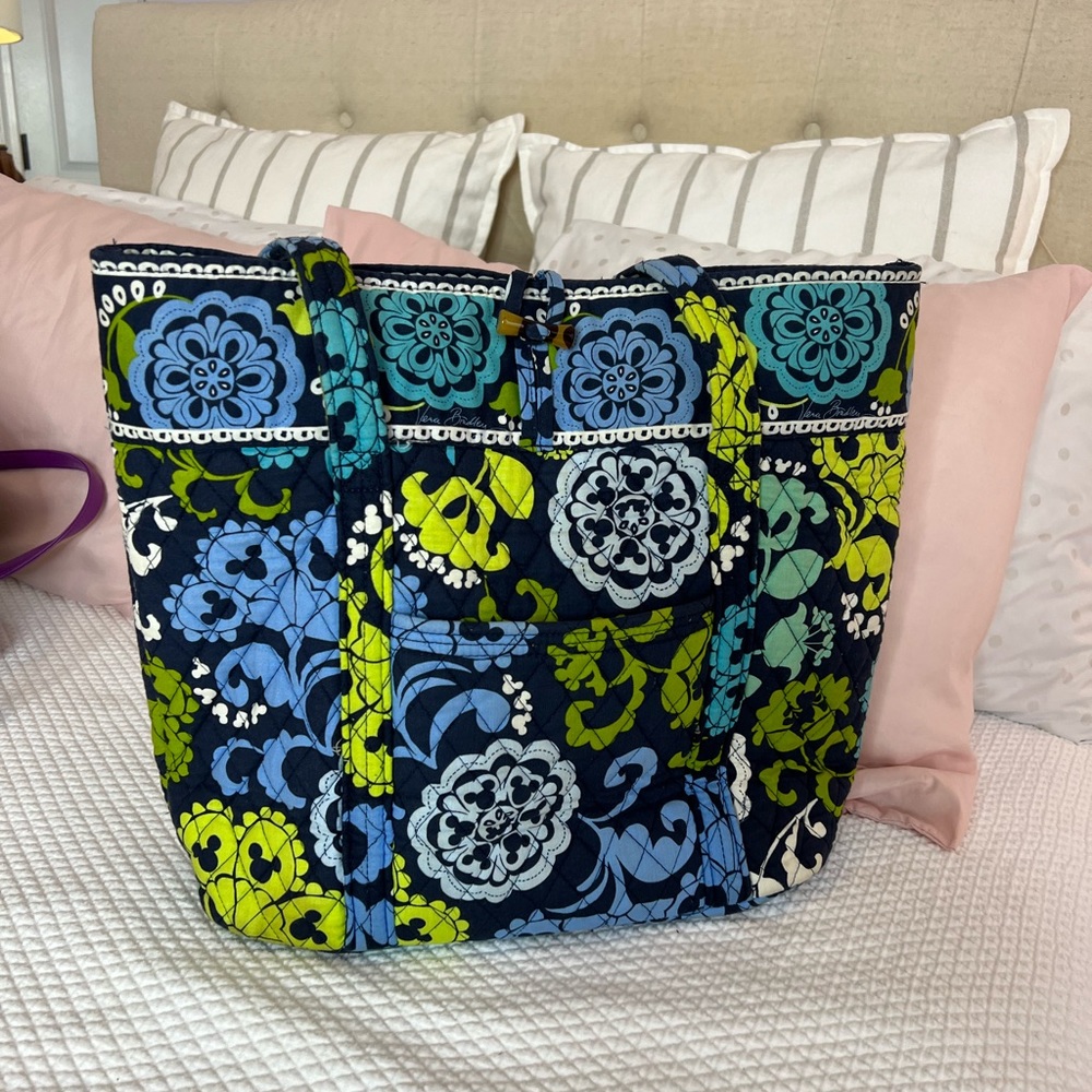 Disney Vera Bradley Where’s Mickey Tote Bag